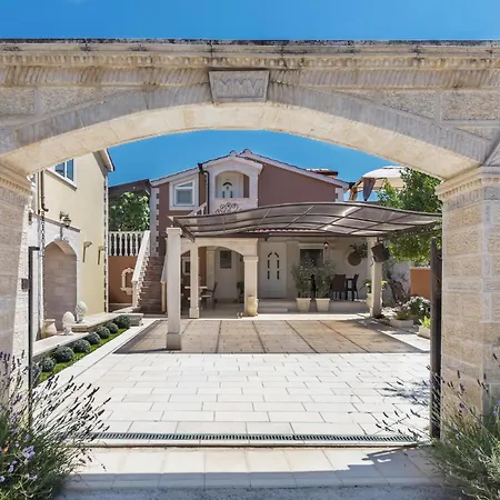 Apartament Cozy In With Wifi Poreč