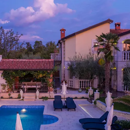 Lejlighed Beautiful In With Kitchen Poreč