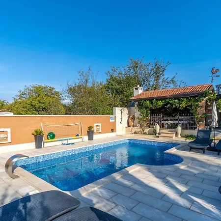 Beautiful In With Kitchen Poreč