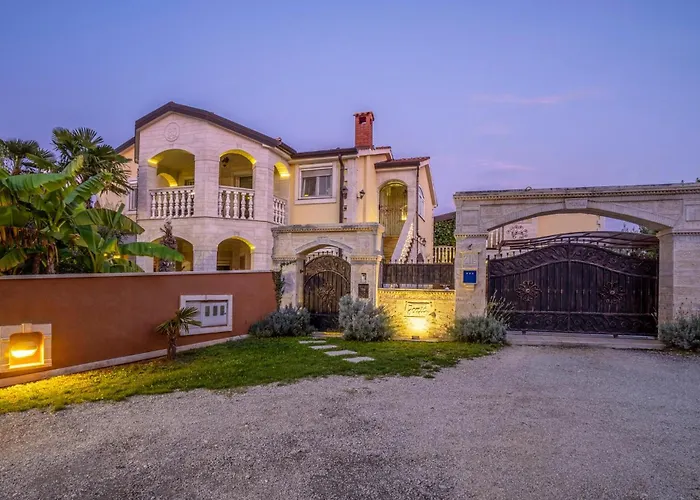 Beautiful Apartment In Porec Apartman Porec