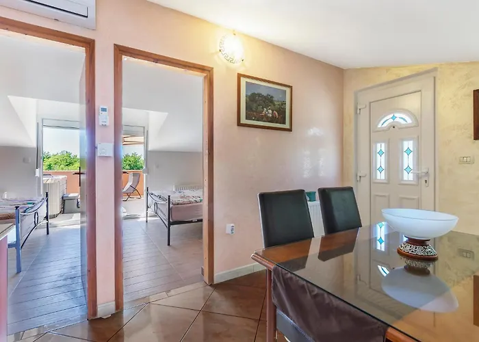 Apartman Beautiful Apartment In Porec Porec