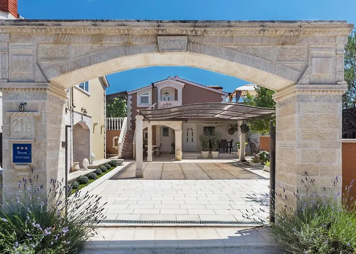 Apartman Beautiful Apartment In Porec Porec