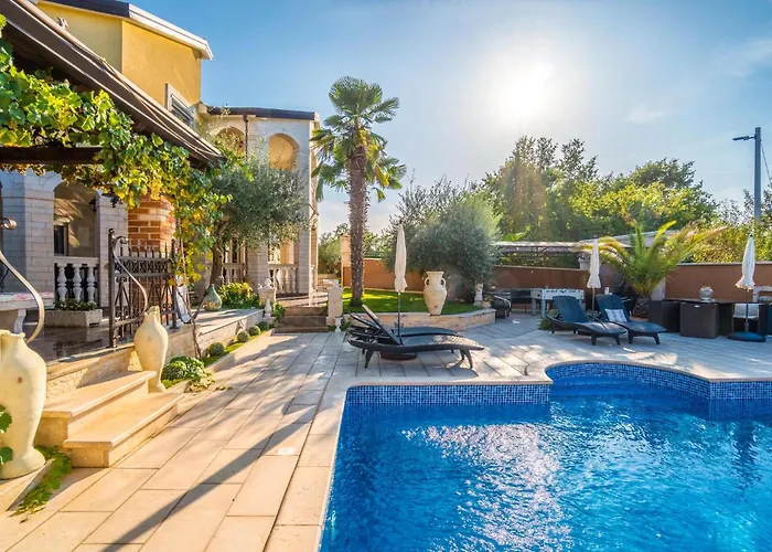 Beautiful Apartment In Porec Apartman Porec