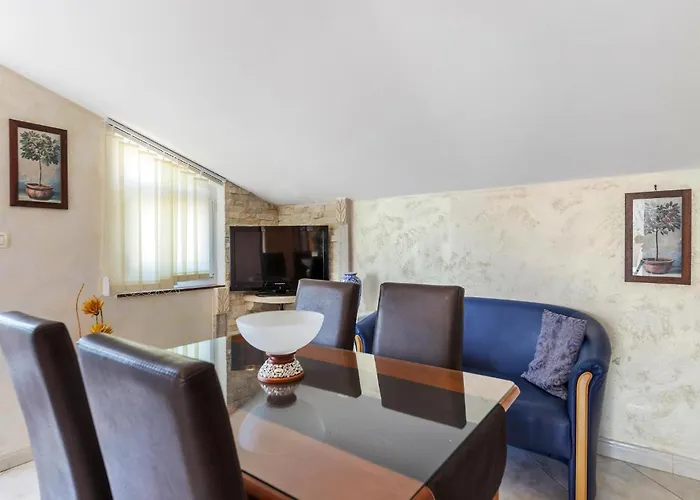 Apartman Beautiful Apartment In Porec *