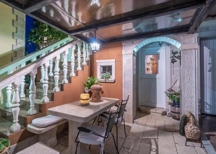 Beautiful Apartment In Porec Apartman