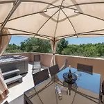 Beautiful Apartment In Porec