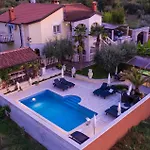 Apartment Beautiful Apartment In Porec *