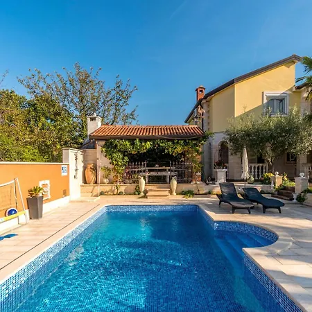 Beautiful Apartment In Porec * Porec